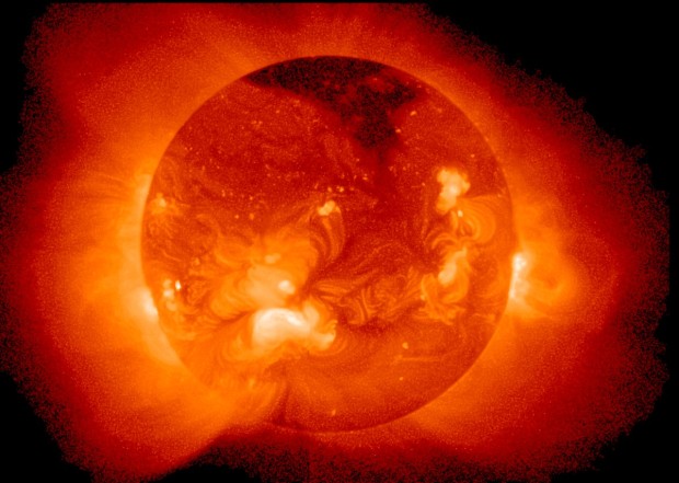 Vista do Sol em “máxima atividade solar”